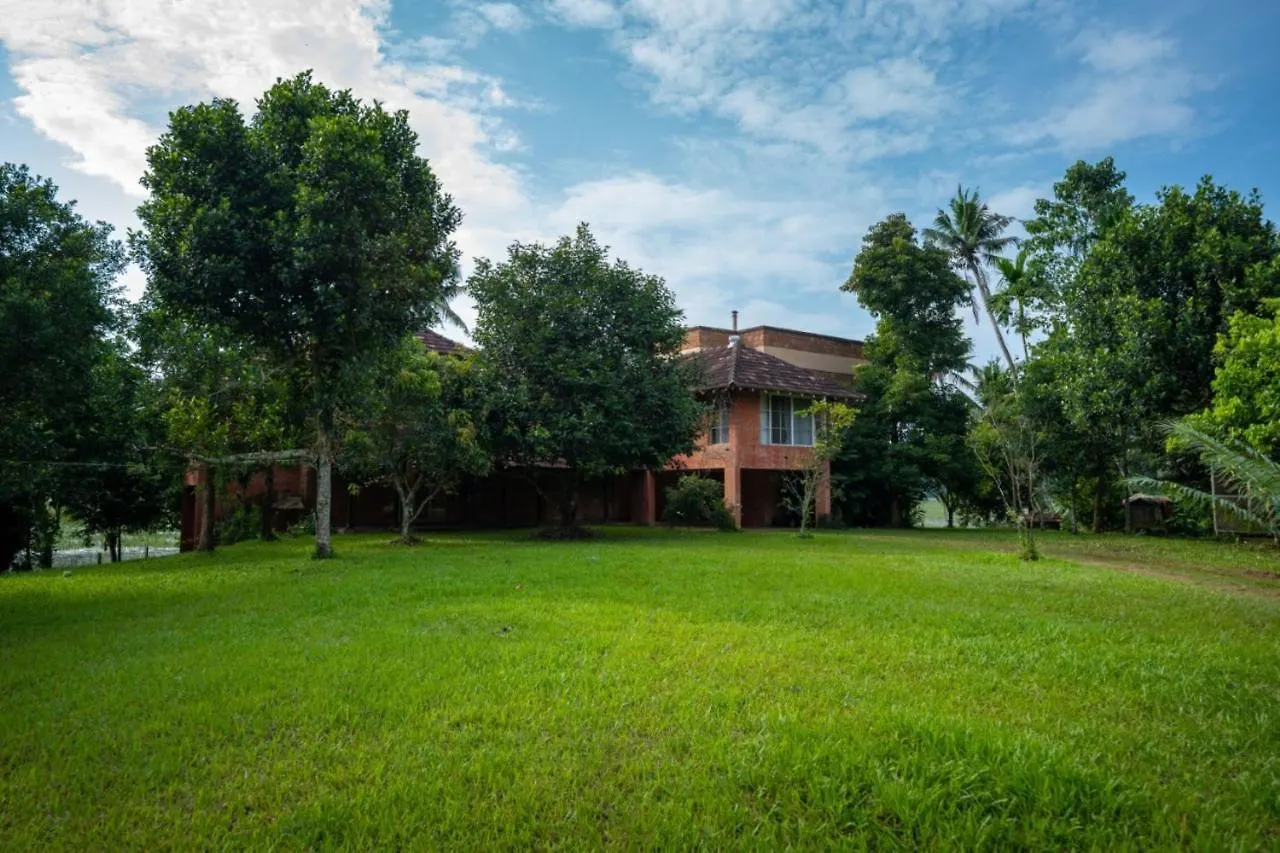 Mynaakom Country Home Kochi Thalayolaparambu 0*,  Indie